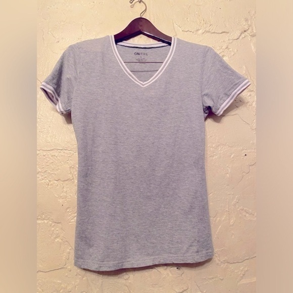 On Fire Tops - On Fire Heather Grey V-neck Shortsleeved Tee (L) see description